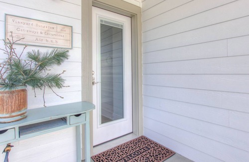 Tri-Cities House | Holland Vineyard Bungalow 4 bed, 2 1/2 bath with hot tub