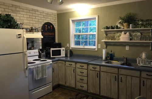 Altamont Cottage | Hollerback Hunt & Yacht Club: Family-Friendly Retreat