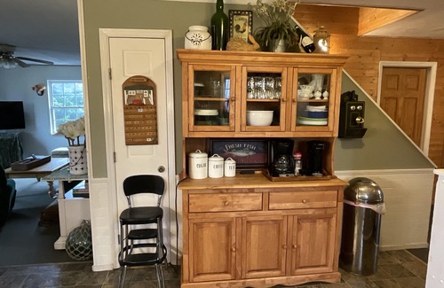 Altamont Cottage | Hollerback Hunt & Yacht Club: Family-Friendly Retreat