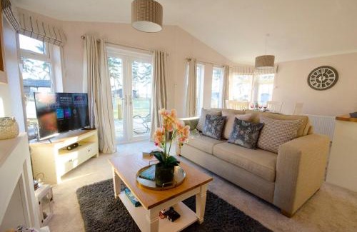 Ryther Cabin | Top-Rated Hollicarrs - Bluebell Lodge with Hot Tub & Kitchen