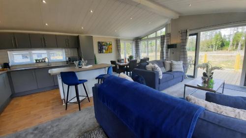 Ryther Cabin | Discover Hollicarrs - Lilypad Lodge: Family Retreat & Hot Tub