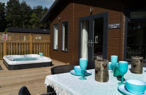 Ryther Cabin | Family-Friendly Hollicarrs - Long Lane Lodge with Hot Tub