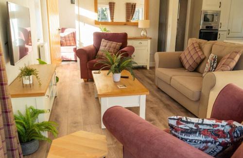 Ryther Cabin | Hollicarrs - Waters Edge