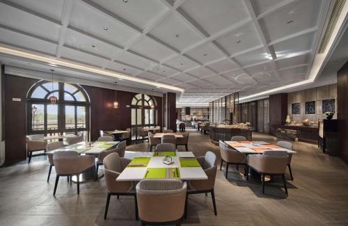 Langfang Hotel | Discover Hollick Hotel Wen'An, Tapestry Collection by Hilton