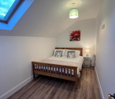 Lecemy Apartment | Discover Hollies Hideaway: Guest Rated 9.8, Family Friendly