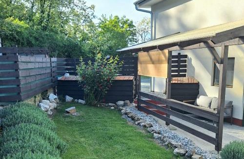 Fertoboz Apartment | Unforgettable Stay at Holling Apartman - Rated 10/10!