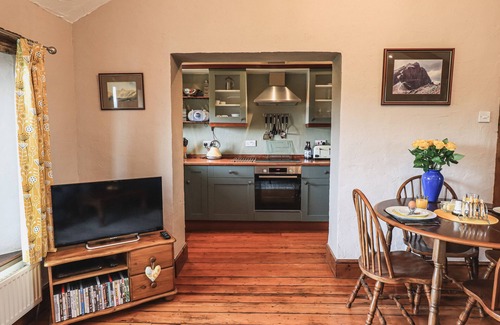 Kendal Cottage | Top-Rated Stay at Hollins Farm Barn with Breakfast & Kitchen