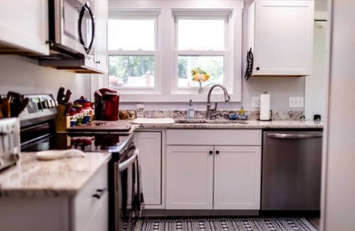 Smithsburg House | Peaceful Hollow Hideaway: Spa, Kitchen & Mountain Views