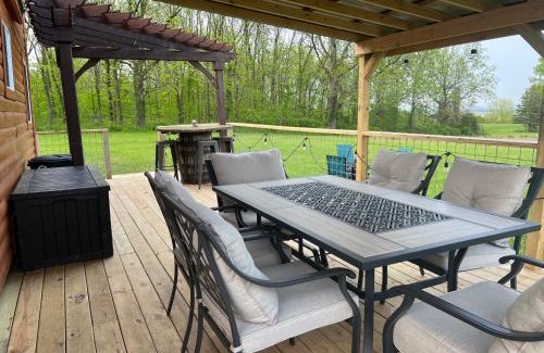 Penn Yan House | Pet-Friendly Hollow Hills Tiny Home with High Guest Ratings
