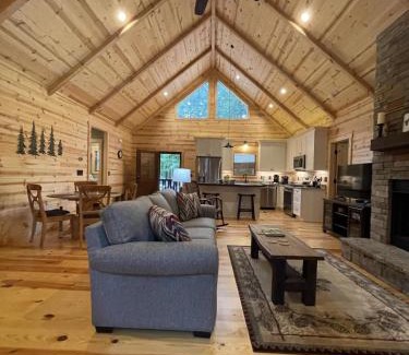 Ellijay House | Cozy Hollow Tree Hideaway at Coosawattee River Resort