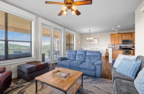 Jonestown Condo | Hollows Resort: Breathtaking Lake Views & Top Amenities Await