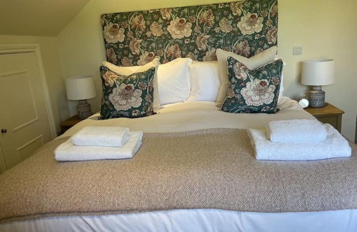 Bentley House | Pet-Friendly Cottage 2 at Northbrook Park, Farnham