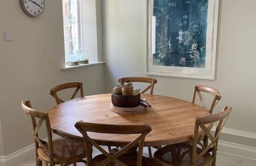 Bentley House | Pet-Friendly Cottage 2 at Northbrook Park, Farnham