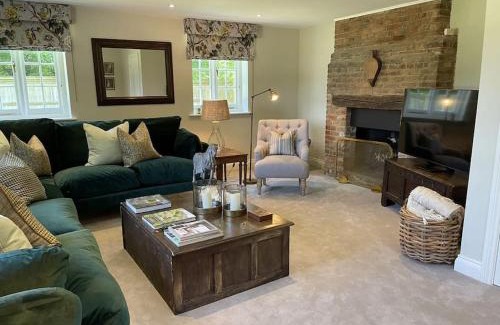 Bentley House | Pet-Friendly Cottage 2 at Northbrook Park, Farnham