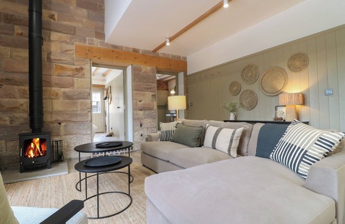 Crich House | Romantic Holly Cottage in Crich with Cozy Open Fire
