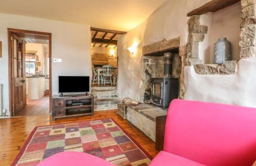 Winster House | Discover Holly Cottage: Pet-Friendly Retreat with High Ratings
