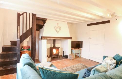 Sea Palling House | Pet-Friendly Holly Cottage: 4-Star Retreat with Top Ratings