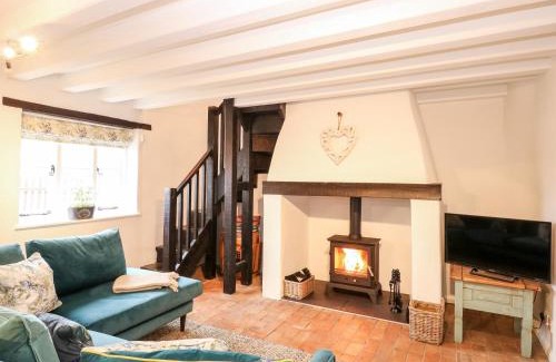 Sea Palling House | Pet-Friendly Holly Cottage: 4-Star Retreat with Top Ratings