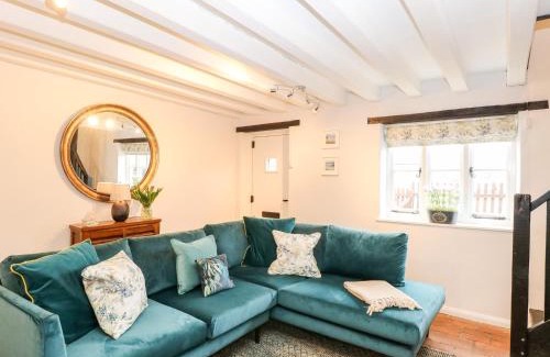 Sea Palling House | Pet-Friendly Holly Cottage: 4-Star Retreat with Top Ratings