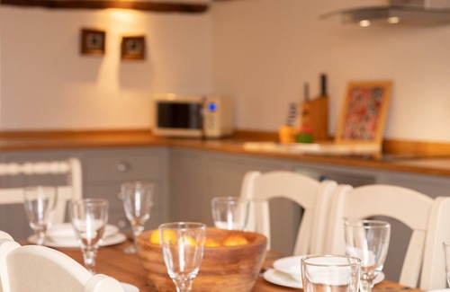 Westleton House | Family-Friendly Holly Cottage: Cozy Three-Bedroom Retreat