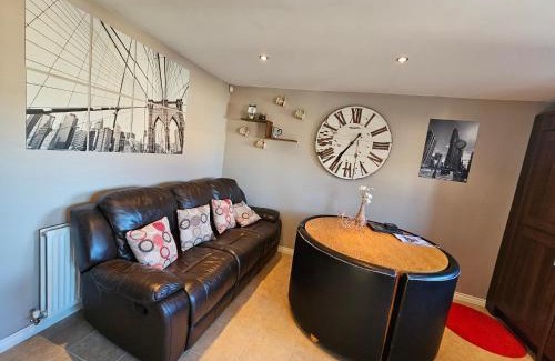 Durham House | Charming Holly Crescent Hotel in Sacriston - Rated 9.3/10