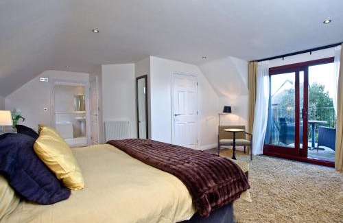 St Wenn Cabin | Holly Hotel: Family-Friendly Haven with Pool Access