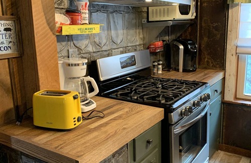 White Plains Other | Cozy Holly Hill Farm House Near Downtown Mount Airy