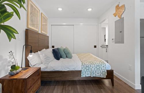 East Cesar Chavez Apartment | Holly House