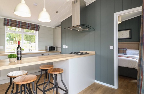 Newark Cottage | Family-Friendly HOLLY LODGE with Garden in Newark-On-Trent