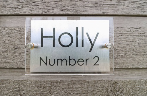 Newark Cottage | Family-Friendly HOLLY LODGE with Garden in Newark-On-Trent