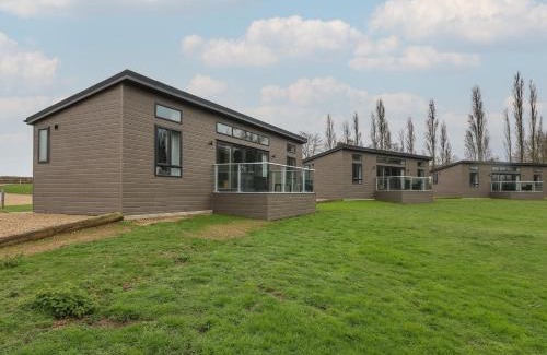 Newark House | Discover Holly Lodge: Family-Friendly 4-Star Retreat