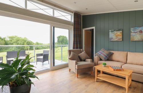 Newark House | Discover Holly Lodge: Family-Friendly 4-Star Retreat