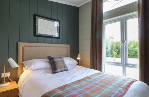 Newark House | Discover Holly Lodge: Family-Friendly 4-Star Retreat