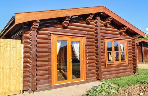 Castle Bytham House | Relax at Holly Lodge: 4-Star Retreat with Private Pool