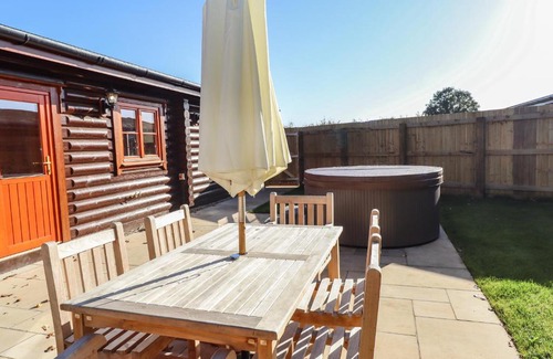 Castle Bytham House | Relax at Holly Lodge: 4-Star Retreat with Private Pool