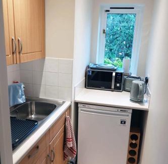 Milton Keynes House | Pet-Friendly Retreat at Holly Tree Hideaway - Rated 8.7/10