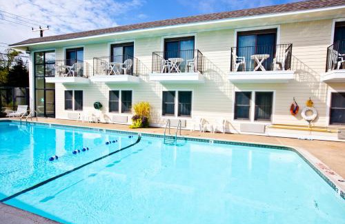 West Yarmouth Hotel | Discover Holly Tree Resort: Family-Friendly Getaway!