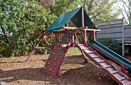 West Yarmouth Hotel | Discover Holly Tree Resort: Family-Friendly Getaway!