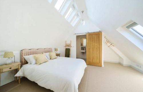 Ansty House | Family-Friendly Retreat at Hollybank Barn for Your Getaway