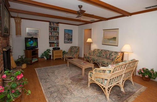Jekyll Island House | Experience HOLLYBOURNE II: A Perfect Poolside Retreat