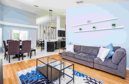 Davenport Villa | Pet-Friendly Villa with Private Pool on Hampton Lakes