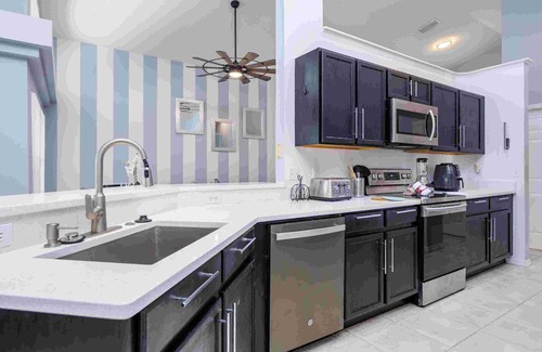 Davenport Villa | Pet-Friendly Villa with Private Pool on Hampton Lakes