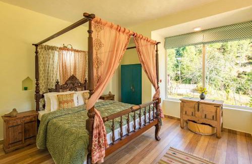 Kaul Villa | Guest Rated 10/10: StayVista at Hollyhock Cottage Villa