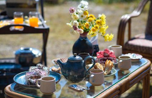 Kaul Villa | Guest Rated 10/10: StayVista at Hollyhock Cottage Villa