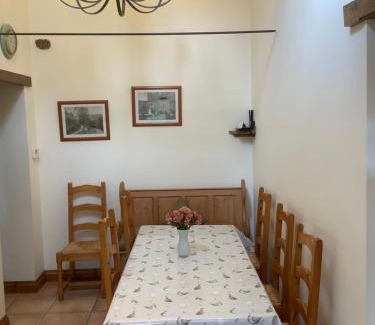 Castle Bytham House | Discover Hollyhock Cottage: Charming Clematis Retreat, 4-Star