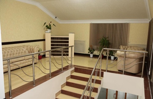 Grozny Hotel | Budget-Friendly Hollywood 2 Hotel with Breakfast & Hot Tub