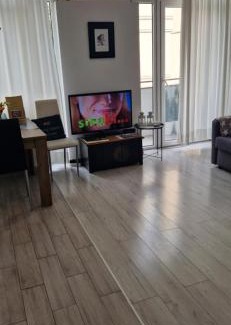 Srodmiescie Apartment | Chic Hollywood Apartment on Piotrkowska - Guest Rated 9.6