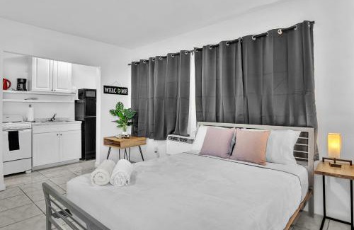 Downtown Hollywood Apartment | Relaxing Hollywood Beach Getaway Studio Suite for Families