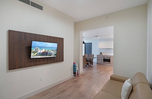 Hollywood Condo | Stunning Ocean View Condo with Den and Private Pool