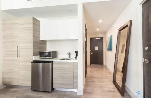 Hollywood Hotel | Beach View Bliss: Studio with Balcony & Pool Access